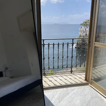Casa Parthenope, A Window On The Sea